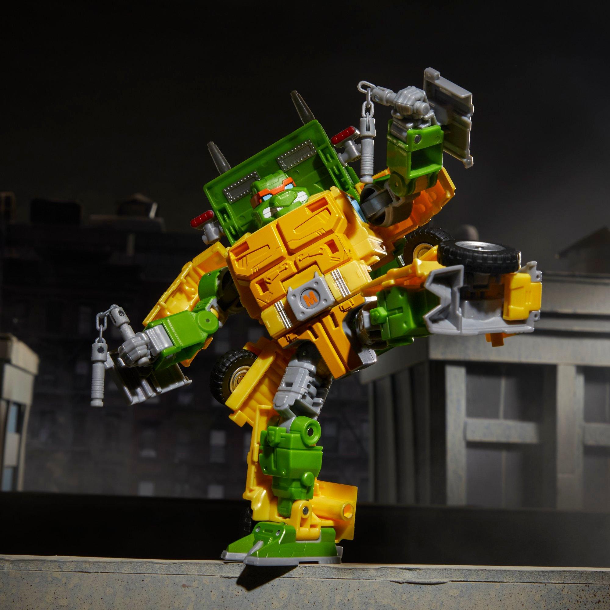 Transformers Collaborative Teenage Mutant Ninja Turtles x Transformers Party Wallop Figure