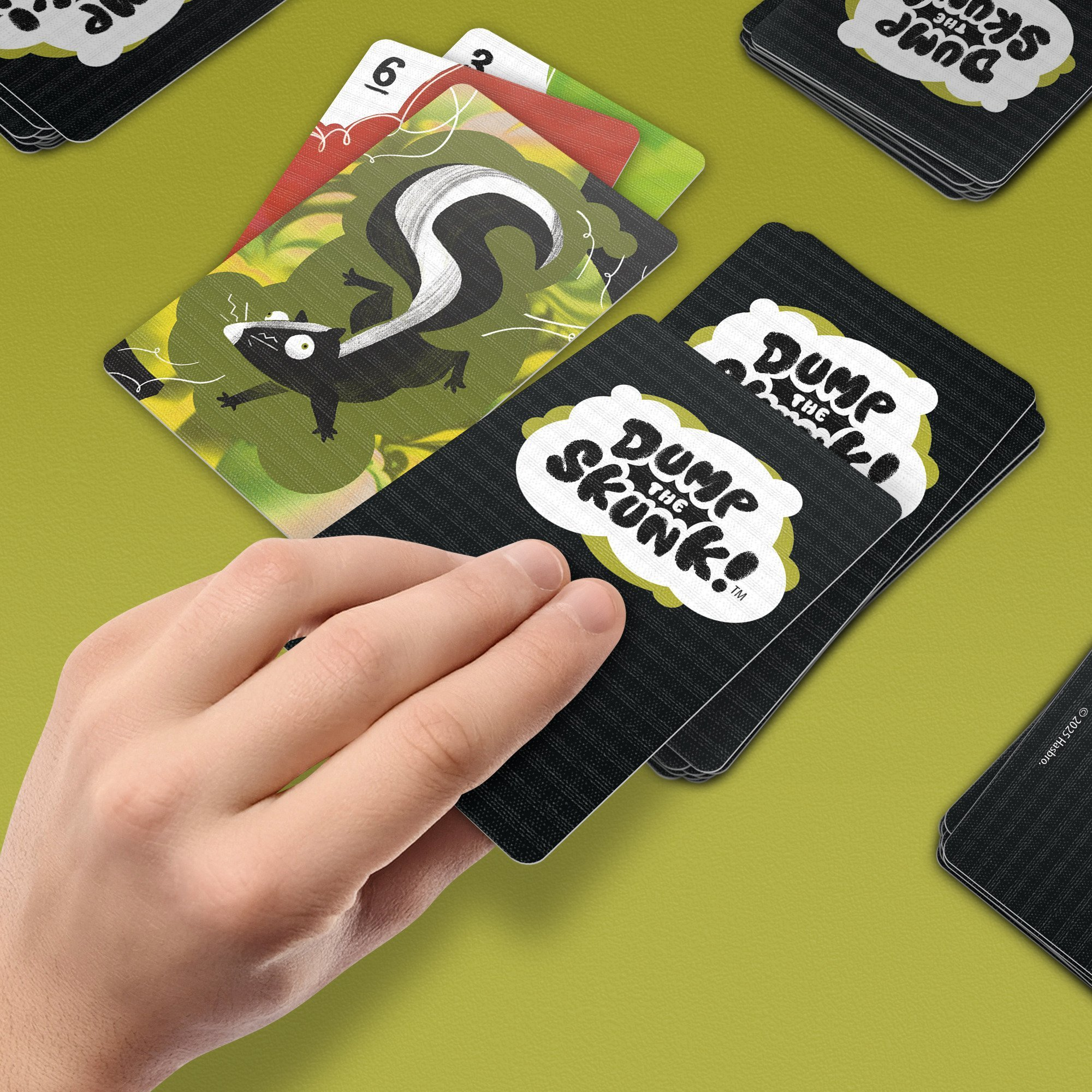 Dump the Skunk! Family Card Game